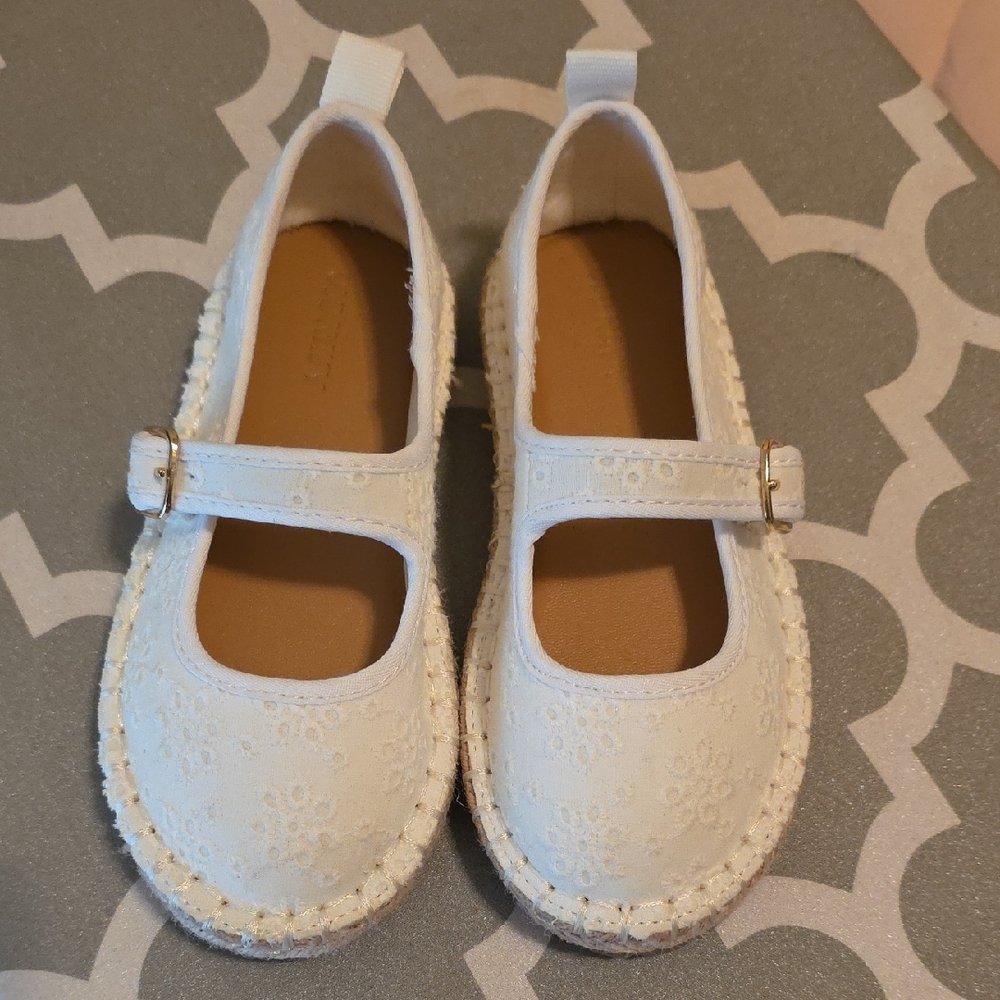 Old Navy White Lace/Fabric Mary Jane Shoes